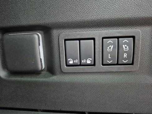 Used 2025 Chevrolet Tahoe Z71 w/ Comfort Package AWD/4WD image 26