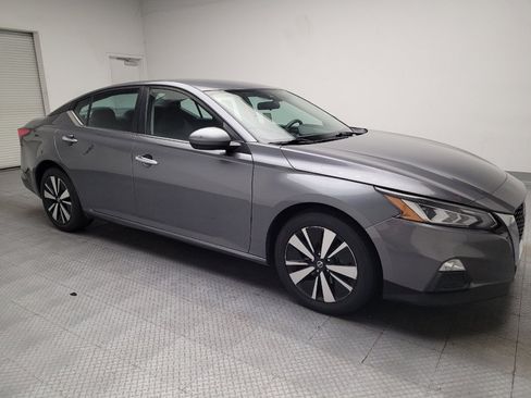 Used 2021 Nissan Altima 2.5 SV FWD image 11