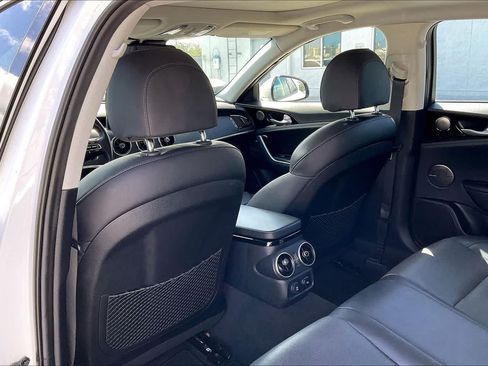 Used 2018 Kia Stinger Premium RWD image 12