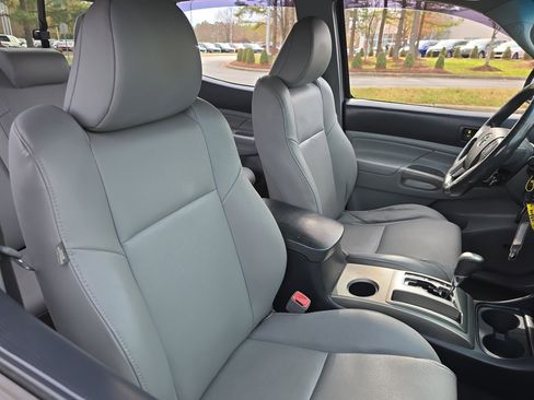 Used 2013 Toyota Tacoma PreRunner w/ Limited Pkg image 10