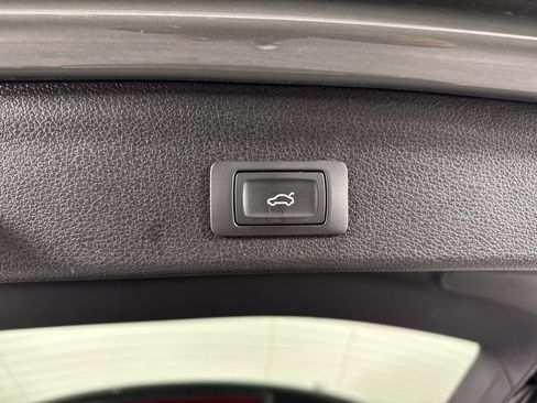 Used 2025 Audi Q3 2.0T Premium image 34