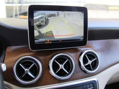 Used 2018 Mercedes-Benz GLA 250 4MATIC image 24