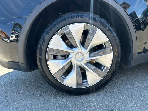 Used 2024 Tesla Model Y Long Range AWD/4WD image 54