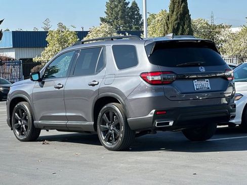 Certified 2025 Honda Pilot Black Edition image 5