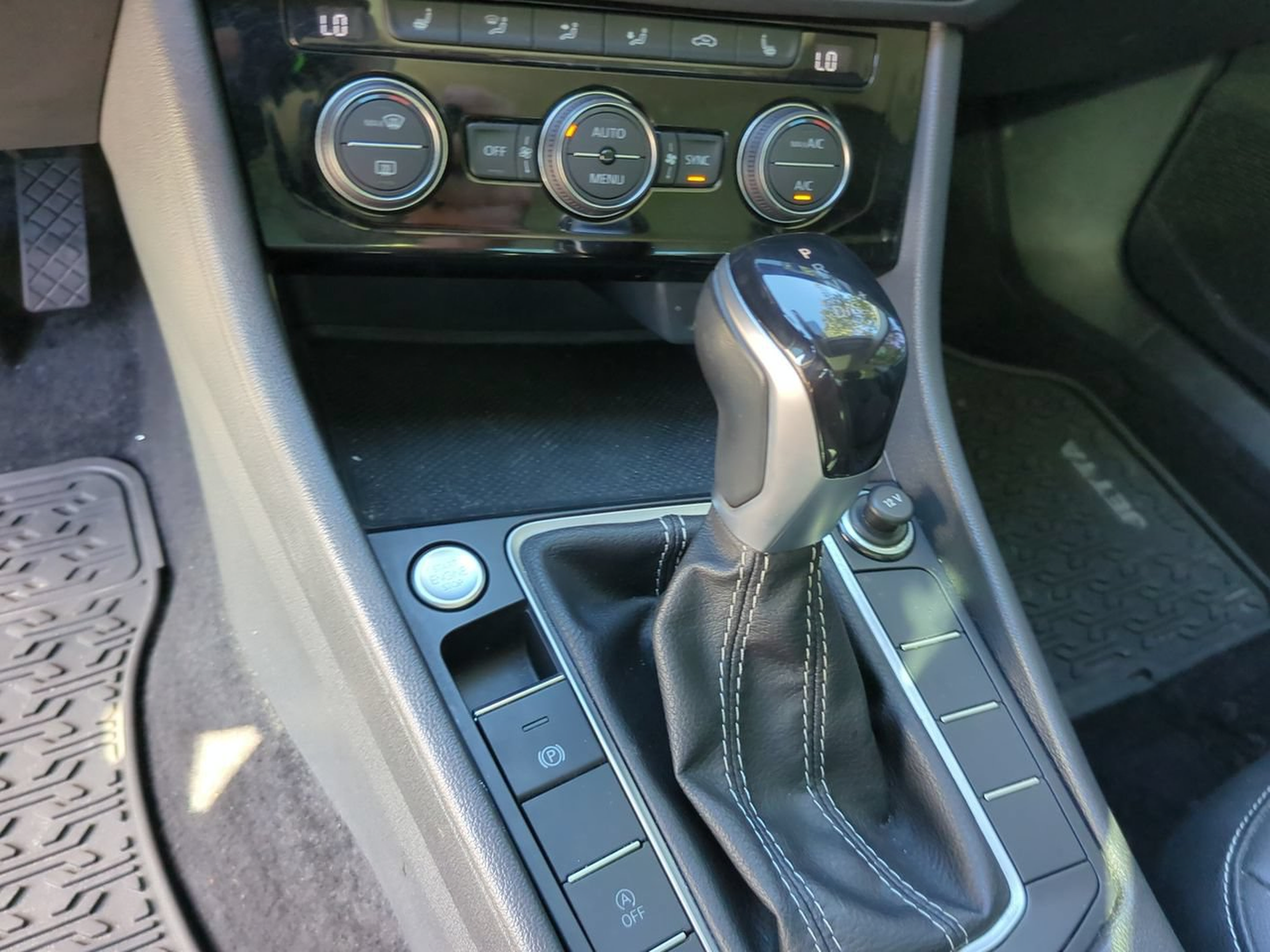 Used 2023 Volkswagen Jetta SE FWD image 16