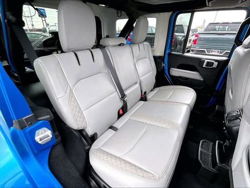 Used 2022 Jeep Wrangler Unlimited Sahara image 24