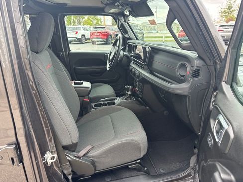 Used 2024 Jeep Wrangler Unlimited Rubicon AWD/4WD image 19