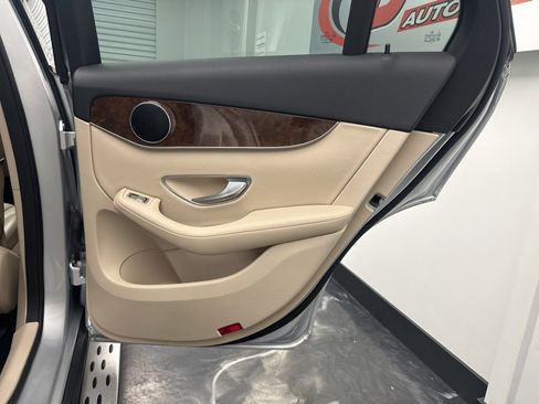 Used 2018 Mercedes-Benz GLC 300 4MATIC image 12