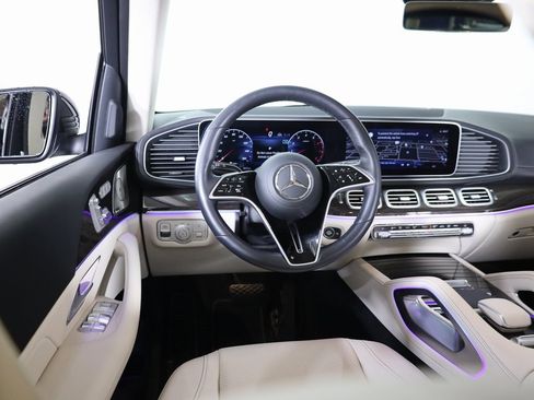 Used 2025 Mercedes-Benz GLS 450 4MATIC image 32
