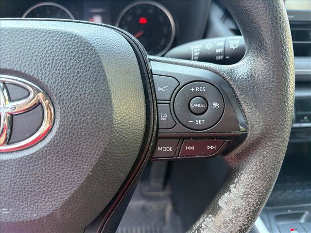 Used 2021 Toyota RAV4 LE AWD/4WD image 16