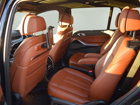 Used 2025 BMW X7 M60i w/ Executive Package image 8