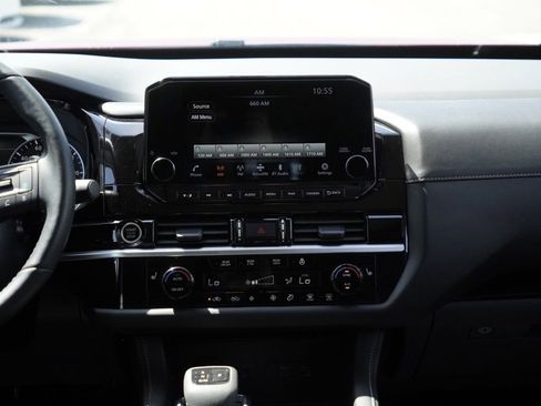 Used 2024 Nissan Pathfinder SL FWD image 12