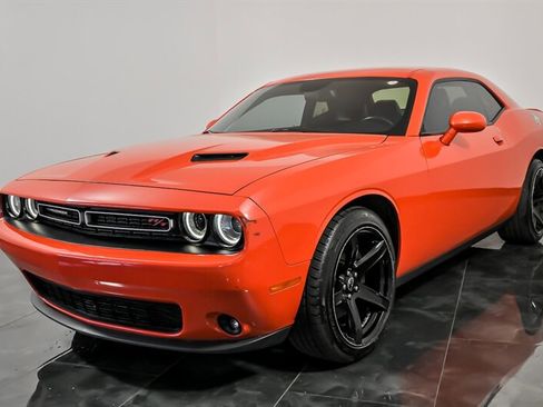 Used 2016 Dodge Challenger SXT Plus RWD image 5