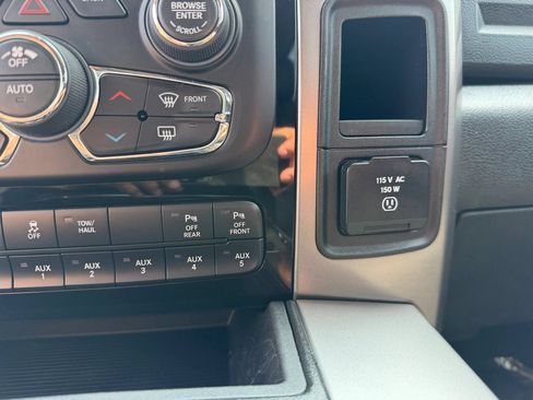 Used 2018 RAM 2500 Big Horn w/ Sport Appearance Group AWD/4WD image 39
