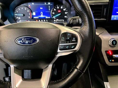 Used 2022 Ford Explorer XLT w/ Equipment Group 202A image 25
