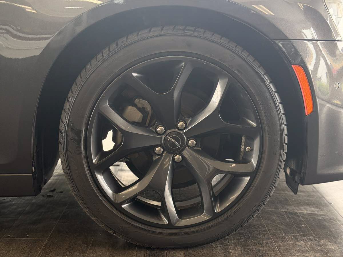Used 2023 Chrysler 300 Touring L w/ Safetytec Plus Group RWD image 20