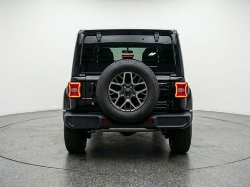 Used 2025 Jeep Wrangler Sahara image 7