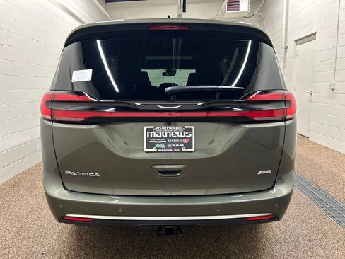 New 2027 Chrysler Pacifica Pinnacle w/ Theater Group AWD/4WD image 3