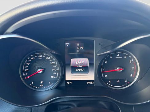 Used 2019 Mercedes-Benz GLC 300 4MATIC image 32