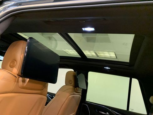 Used 2021 Cadillac Escalade Sport w/ Driver Assist Tech Package image 41