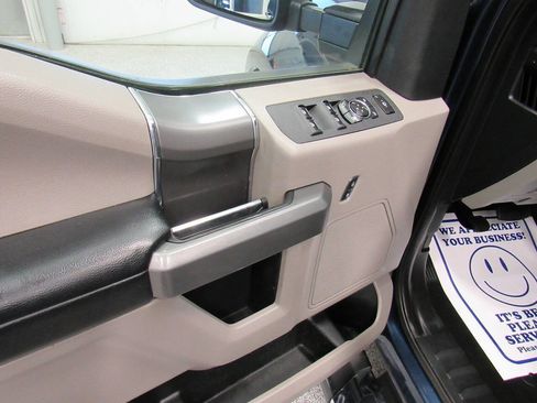 Used 2017 Ford F450 XLT w/ XLT Premium Package AWD/4WD image 36