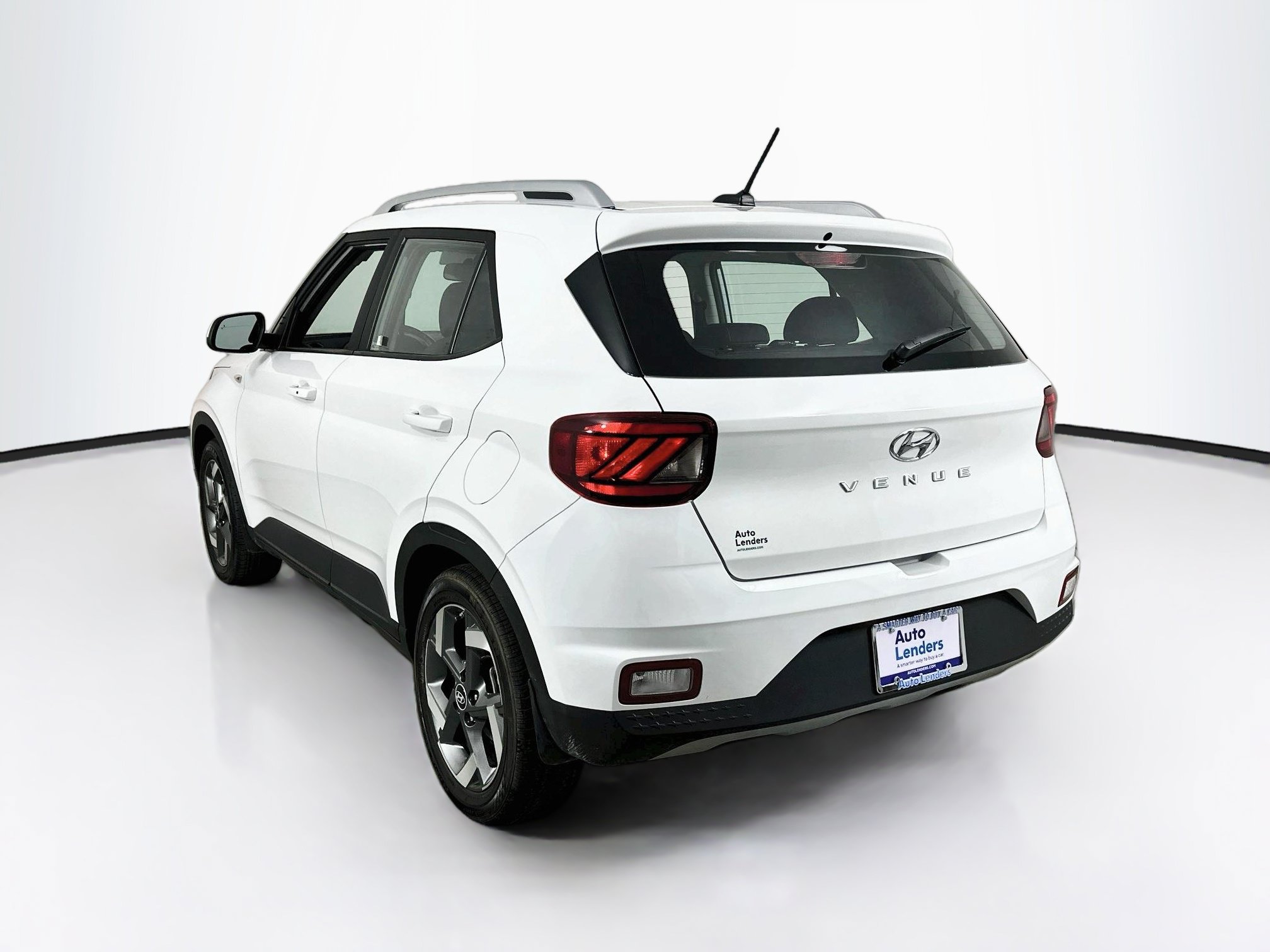 Used 2024 Hyundai Venue SEL FWD image 7