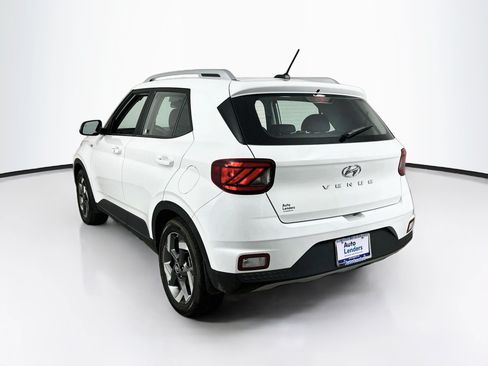 Used 2024 Hyundai Venue SEL FWD image 7