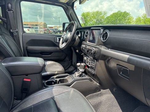 Used 2023 Jeep Wrangler Unlimited Sahara w/ Cold Weather Group AWD/4WD image 21