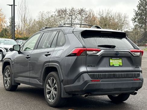 Used 2022 Toyota RAV4 XLE Premium image 3