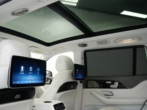 Used 2024 Mercedes-Benz Maybach GLS 600 4MATIC image 41