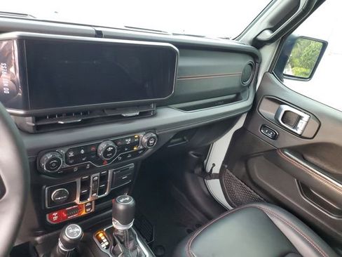 Used 2024 Jeep Wrangler Unlimited Rubicon AWD/4WD image 26
