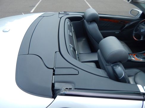 Used 2005 Mercedes-Benz SL 600 w/ AMG Sport Pkg image 37