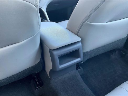 Used 2020 Toyota Camry SE w/ Convenience Package FWD image 10