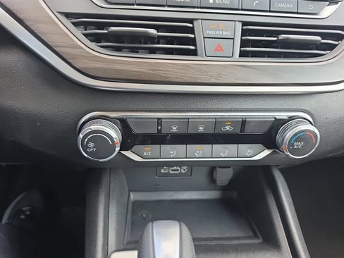 Used 2025 Nissan Altima 2.5 SV FWD image 29