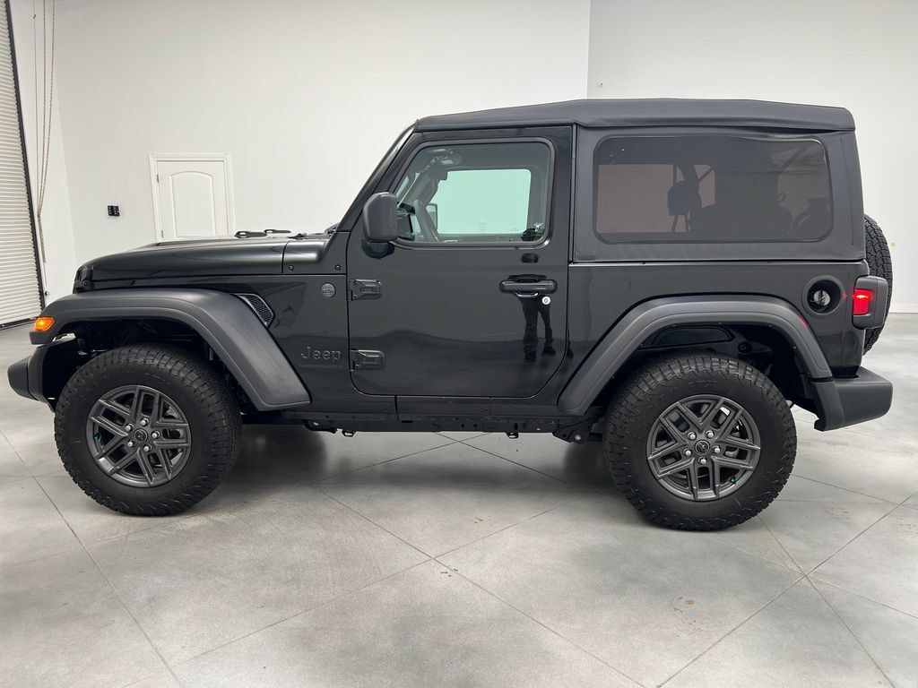Used 2025 Jeep Wrangler Sport AWD/4WD image 5