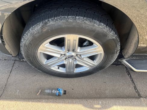 Used 2021 Ford Expedition XLT image 8