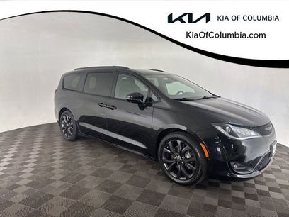 Used 2018 Chrysler Pacifica Limited w/ Advanced Safetytec Group