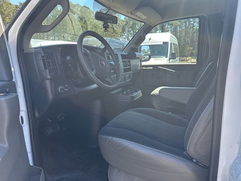 Used 2023 GMC Savana 2500 w/ Driver Convenience Package image 5