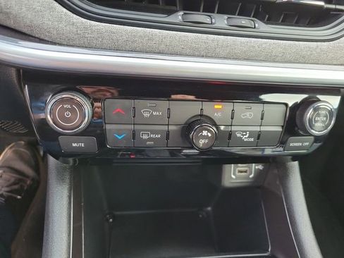 Used 2024 Jeep Compass Latitude image 22