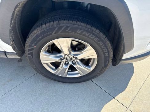 Used 2024 Toyota RAV4 XLE AWD/4WD image 9