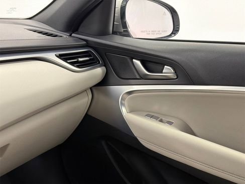 Used 2024 Genesis G70 2.5T image 30