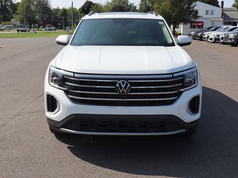 Used 2024 Volkswagen Atlas SE AWD/4WD image 2