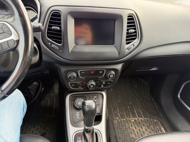 Used 2020 Jeep Compass Latitude w/ Cold Weather Group AWD/4WD image 18