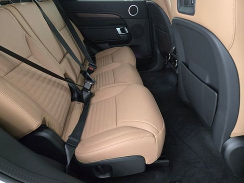 New 2025 Land Rover Discovery Dynamic SE AWD/4WD image 17