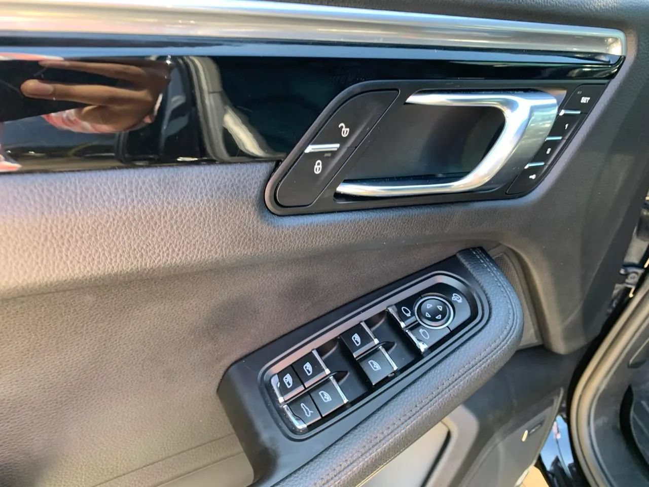 Used 2017 Porsche Macan AWD/4WD image 19