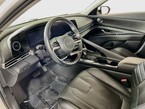 Used 2023 Hyundai Elantra Limited FWD image 9