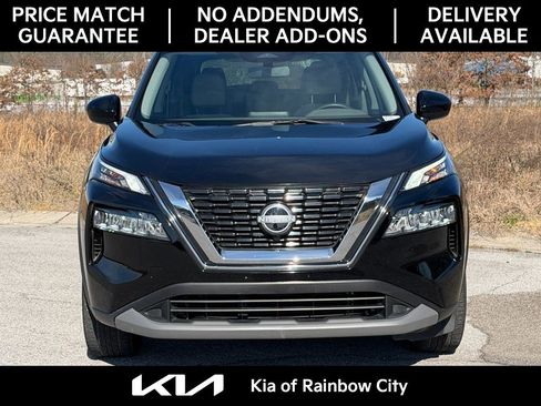 Used 2023 Nissan Rogue SV image 2