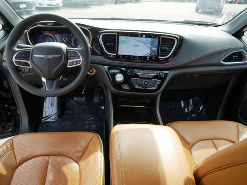 Used 2022 Chrysler Pacifica Pinnacle AWD/4WD image 23