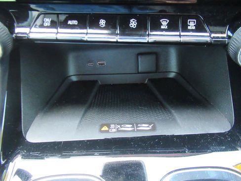 Used 2026 Chevrolet Traverse Z71 AWD/4WD image 28
