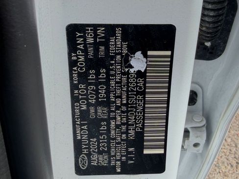 Used 2025 Hyundai Elantra Limited image 29